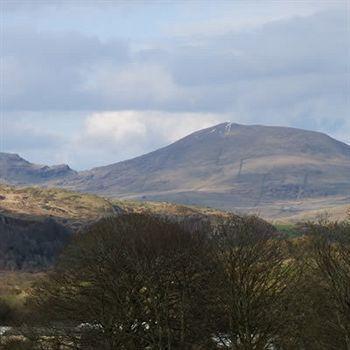 Garndolbenmaen Cefn Uchaf Guesthouse מראה חיצוני תמונה